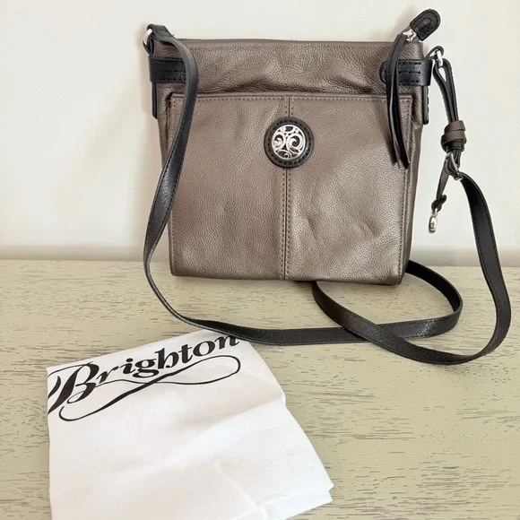 NWT Brighton Brown Taupe Brown Sullivan Expandable Crossbody Bag Purse Leather - Picture 1 of 8